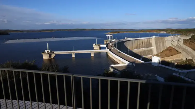 Imagem da barragem do Alqueva